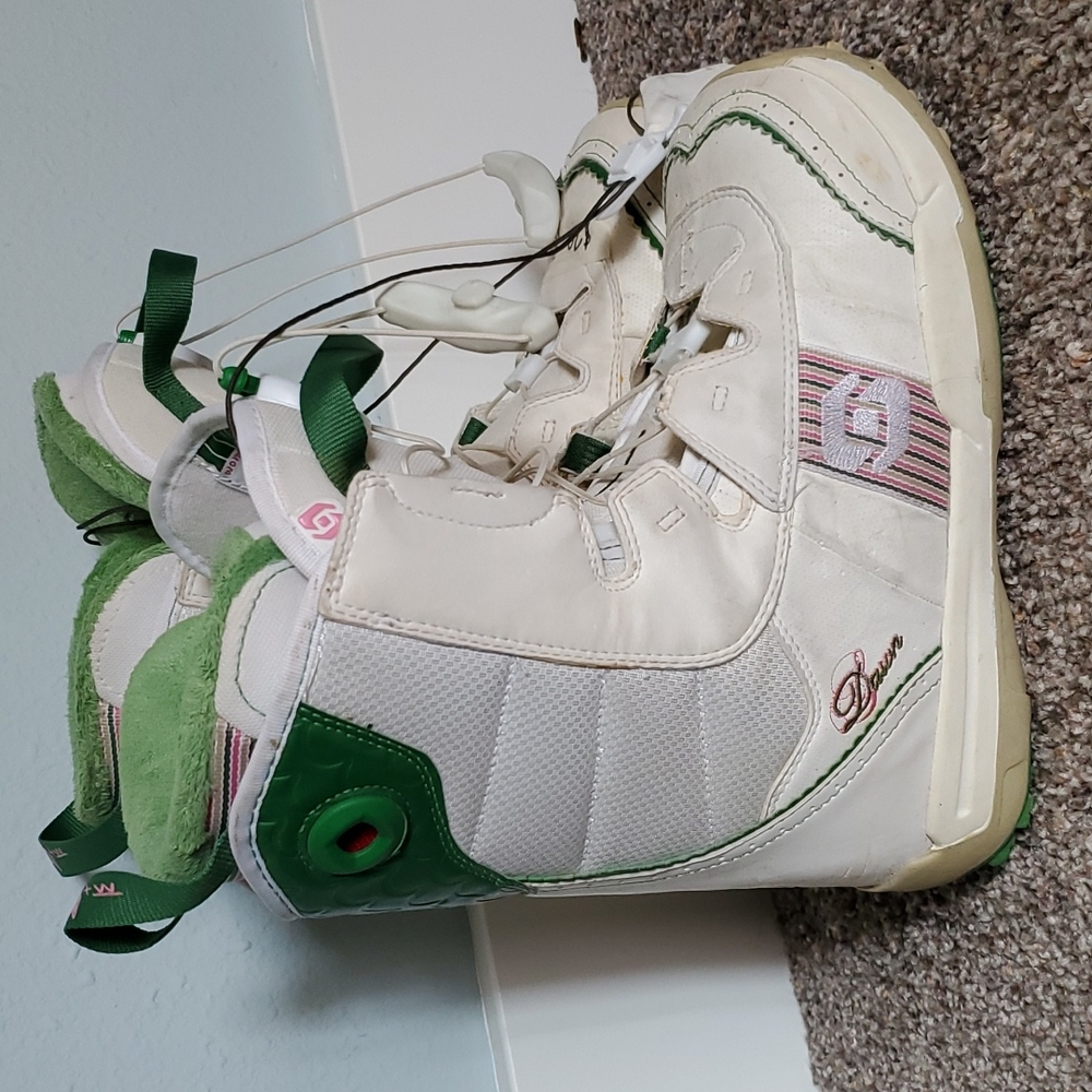 SALOMON SNOWBOARD BOOTS